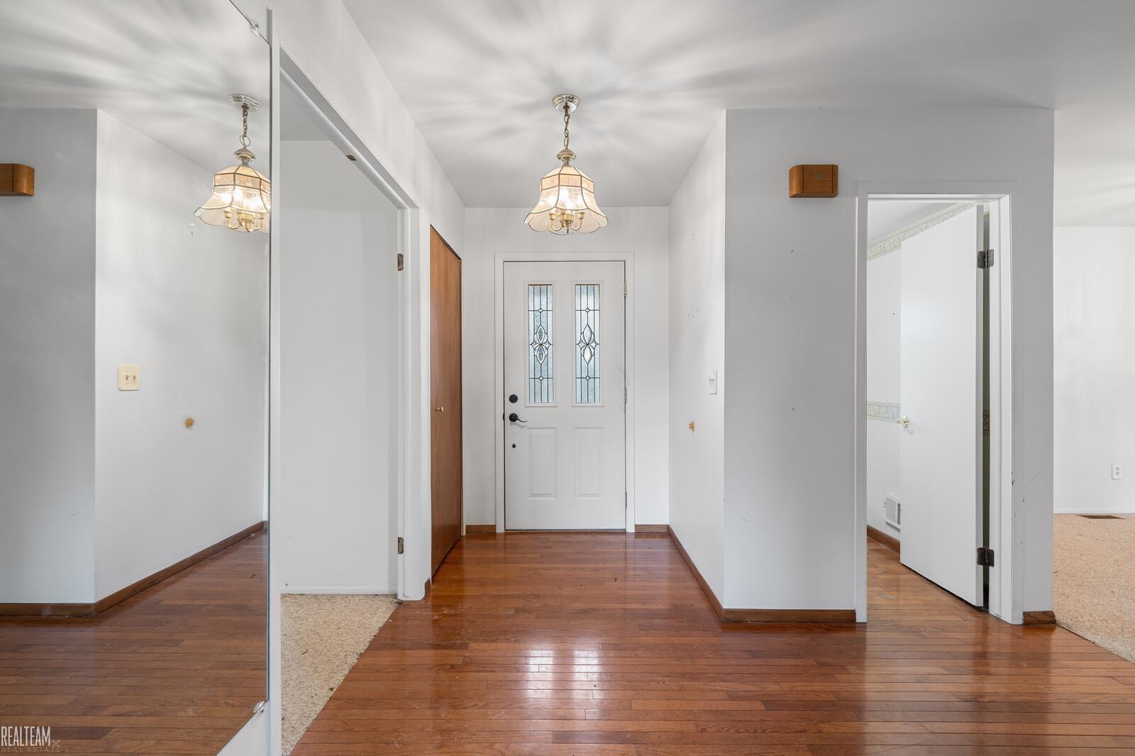 47447 Royal Road Macomb, MI 48044 - Photo 5 of 37