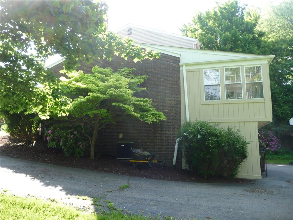8823 Willoughby Road Pittsburgh, PA 15237 - Photo 4 of 24 Gallery Image 4