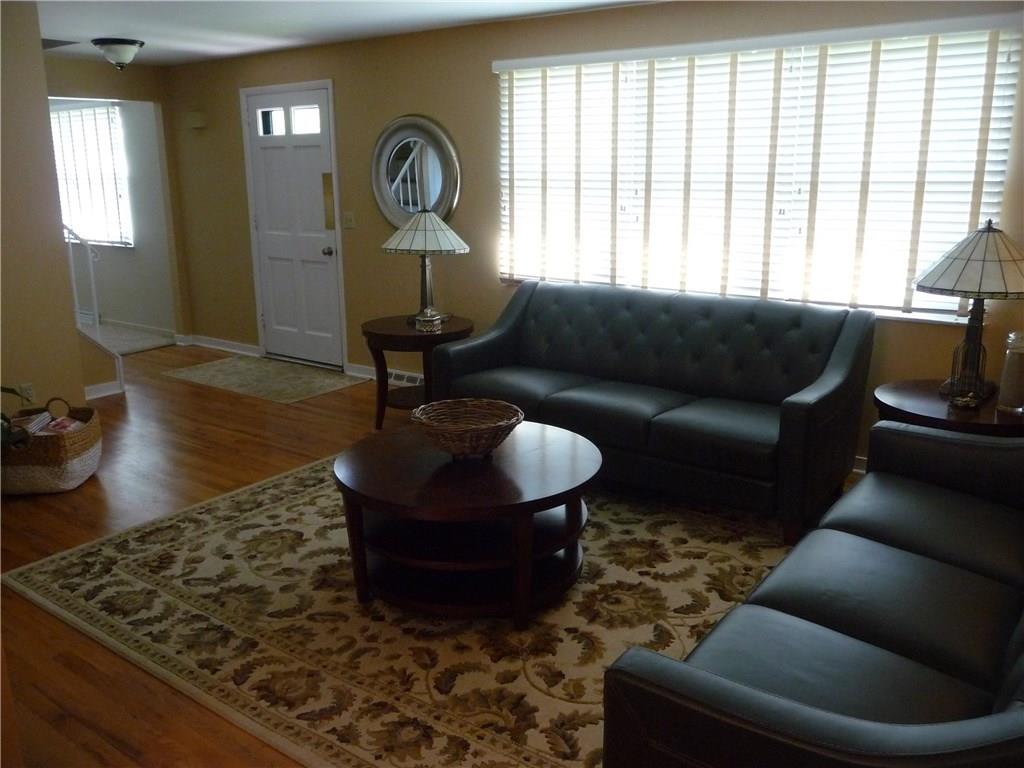 8823 Willoughby Road Pittsburgh, PA 15237 - Photo 8 of 24 Gallery Image 8
