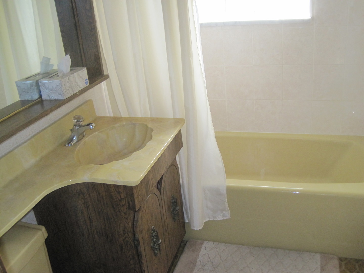 297 Olmsted Road Riverside, IL 60546 - Photo 13 of 15 a bathroom with a sink and a bathtub