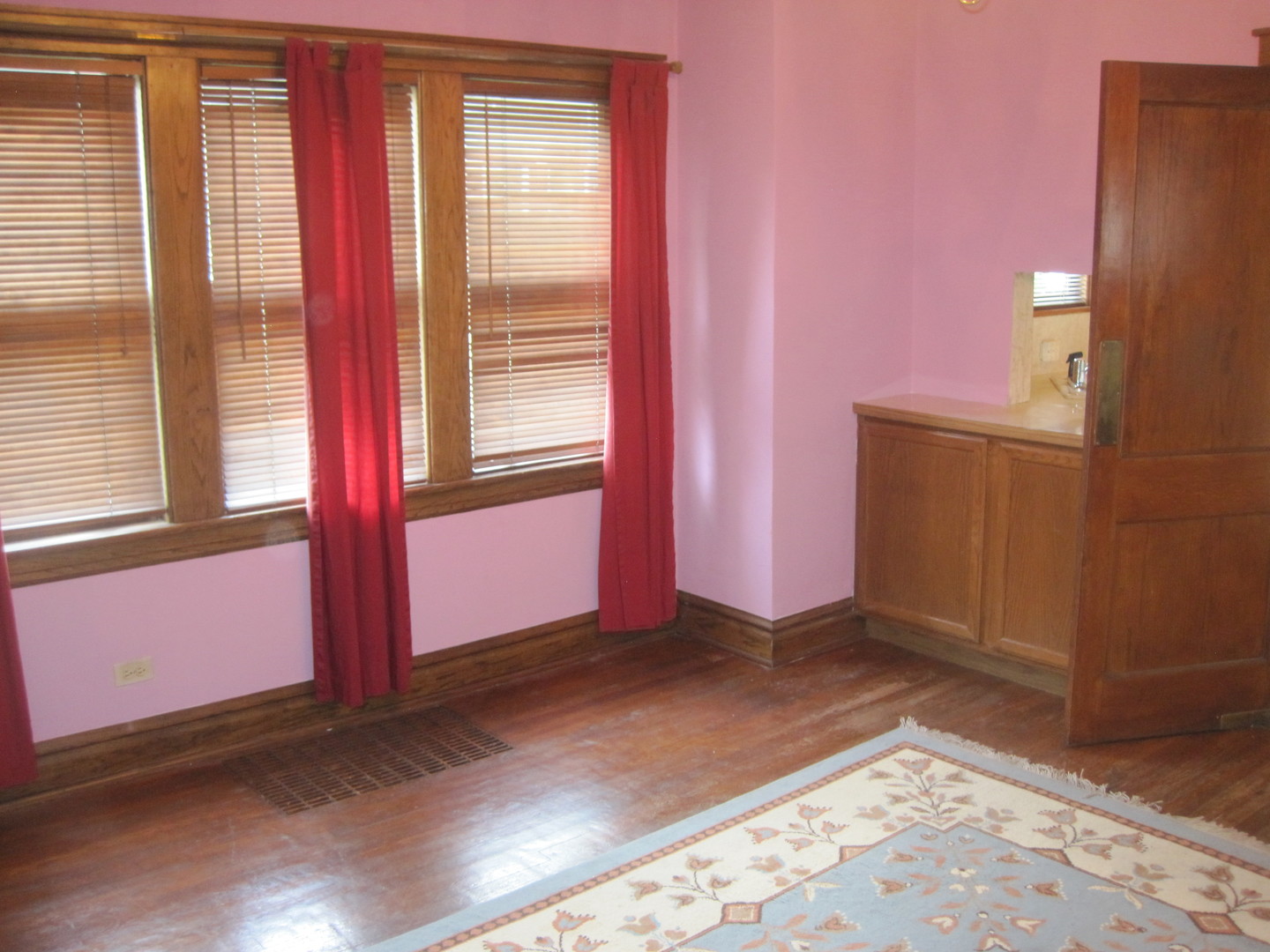 297 Olmsted Road Riverside, IL 60546 - Photo 7 of 15 an empty room with a window