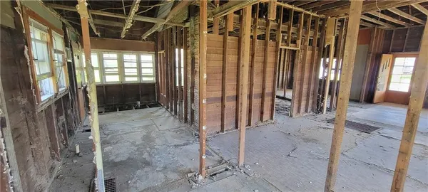 $34,000 | 712 North 2nd Street, Iola, KS 66749