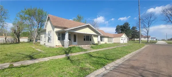 $34,000 | 712 North 2nd Street, Iola, KS 66749