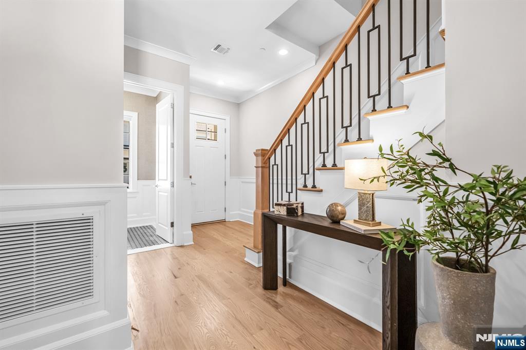 22 Gabriel Court, Unit 22 Paramus, NJ 07652 - Photo 3 of 44
