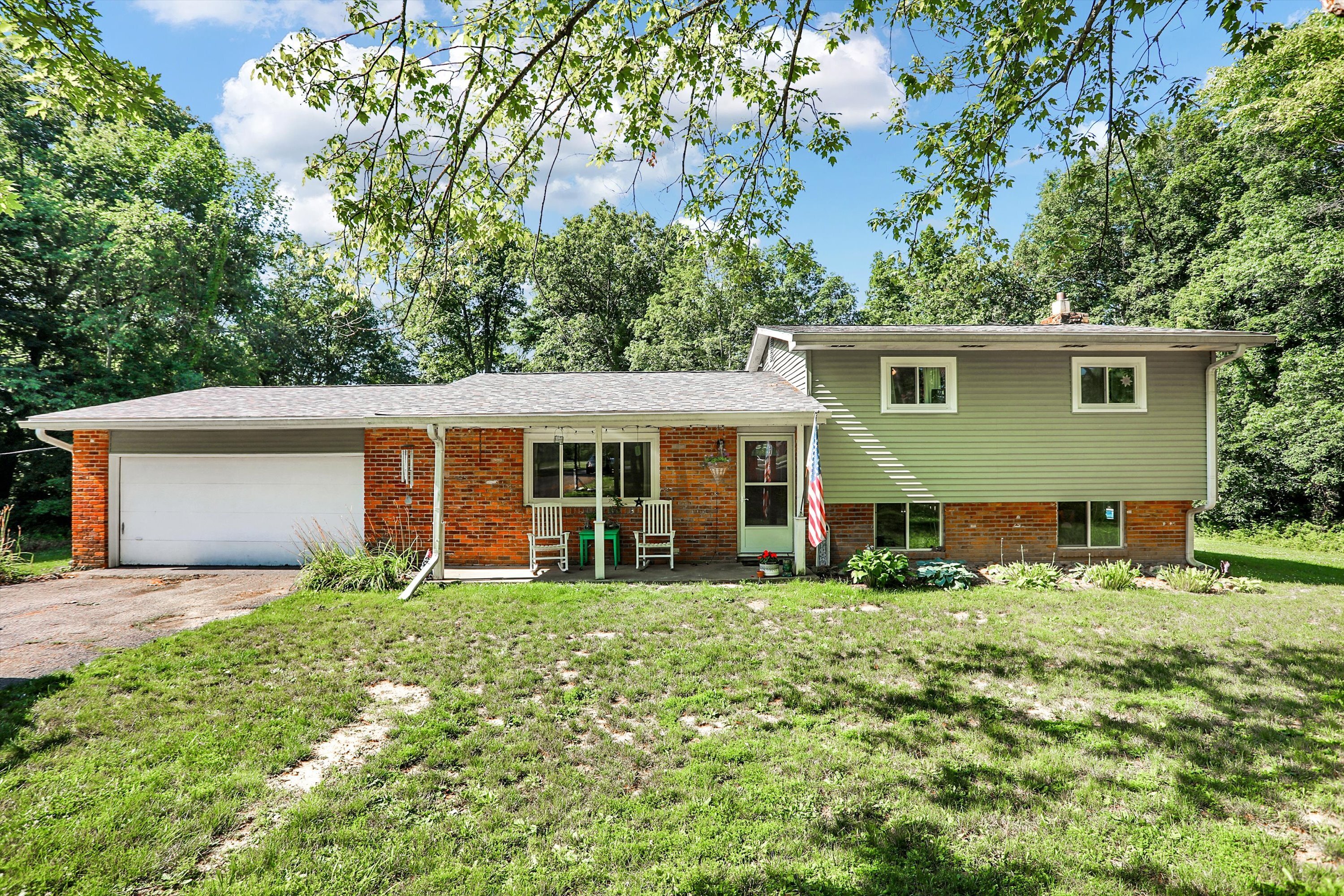 7630 South Sprague Road Columbus, IN 47201 - Photo 1 of 34