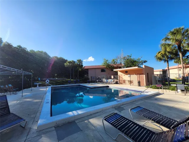 $2,400 | 235 Lakeview Drive, Unit 201, Weston, FL 33326