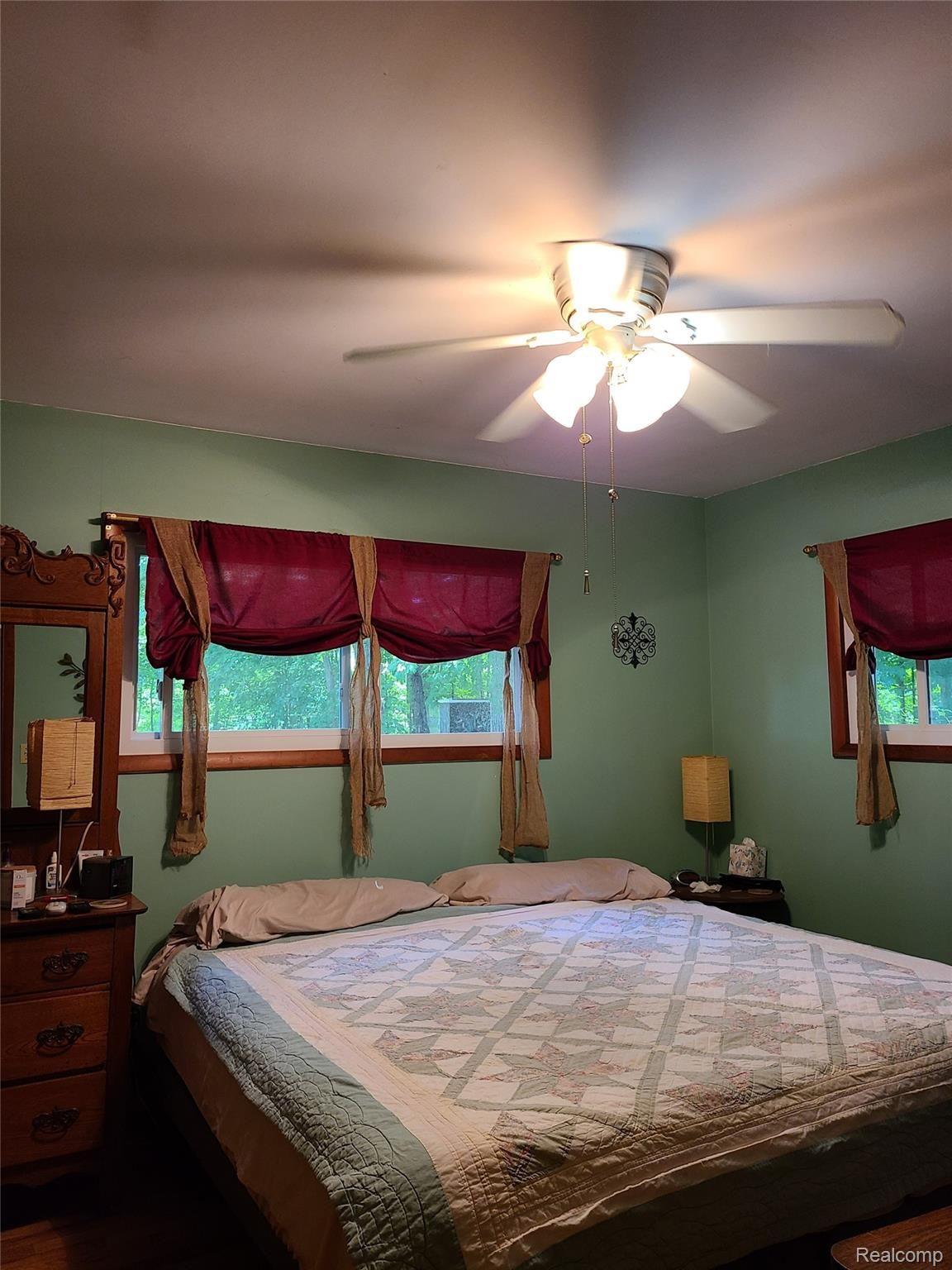 11201 Faussett Road Fenton, MI 48430 - Photo 2 of 13 2.jpg