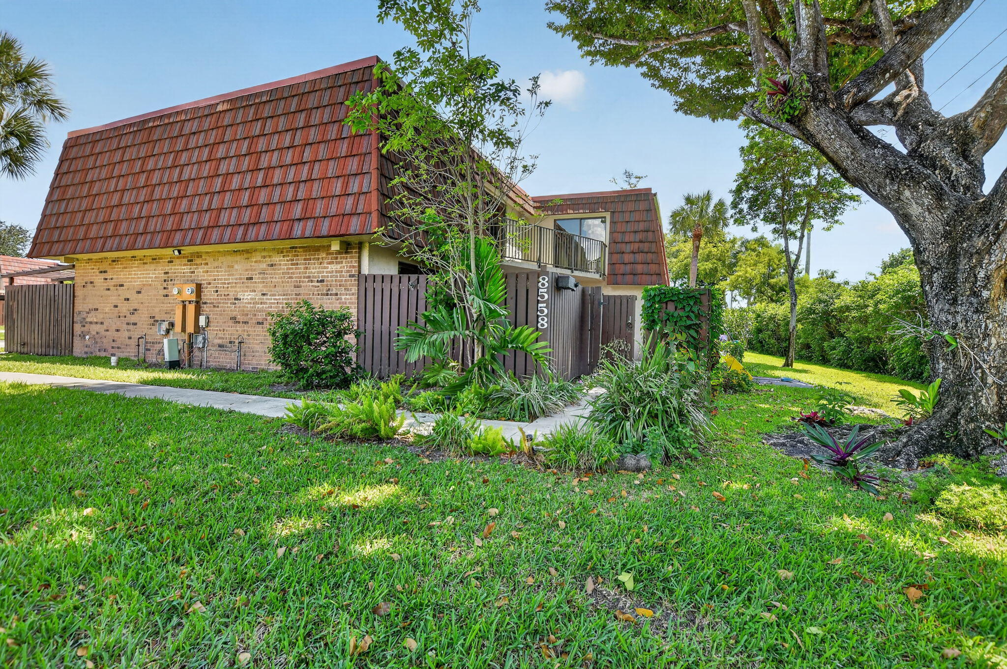 8558 Boca Rio Drive Boca Raton, FL 33433 - Photo 2 of 34 2-web-or-mls-DSC_6677