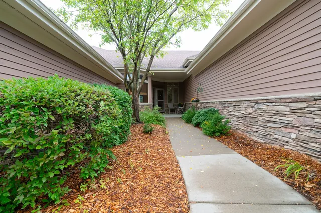 $392,000 | 3392 Glynwater Trail Northwest, Prior Lake, MN 55372