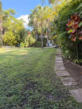 $1,950 | 50 Park Drive, Unit 3, Bal Harbour, FL 33154