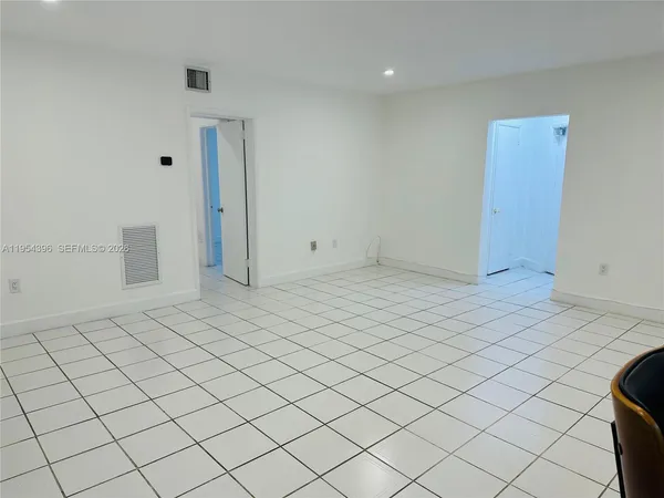 $1,950 | 50 Park Drive, Unit 3, Bal Harbour, FL 33154