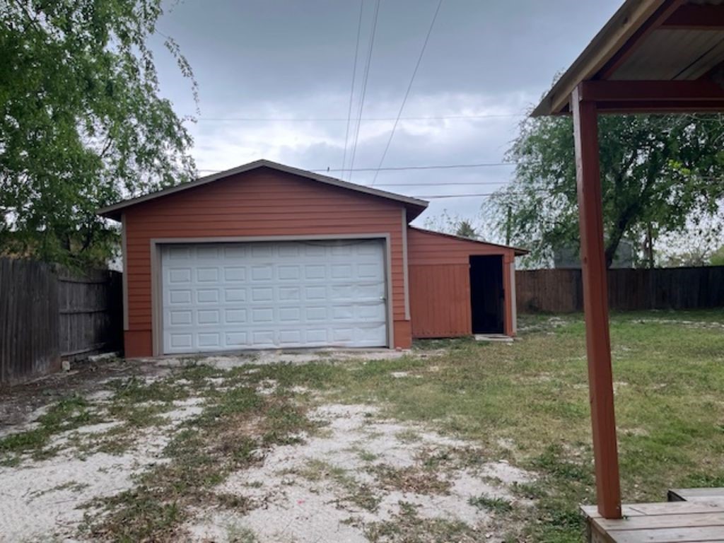 450 Skipper Lane Corpus Christi, TX 78418 - Photo 5 of 26 a brick house with large windows and a yard