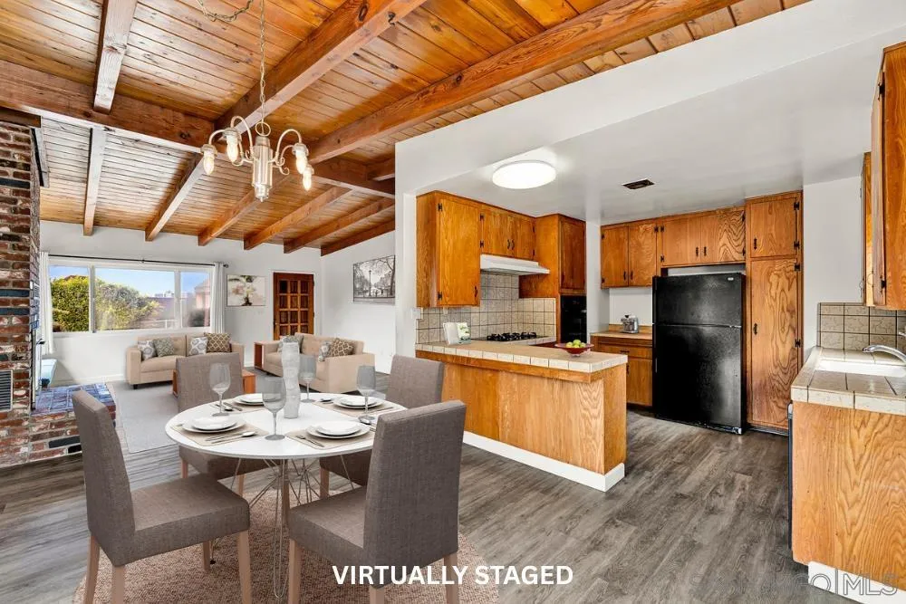 328-30 9th Street Del Mar, CA 92014 - Photo 12 of 72 Virtually staged. See next photo for the original image.