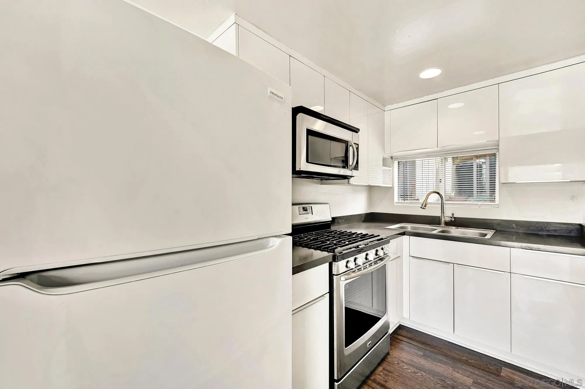 328-30 9th Street Del Mar, CA 92014 - Photo 37 of 72