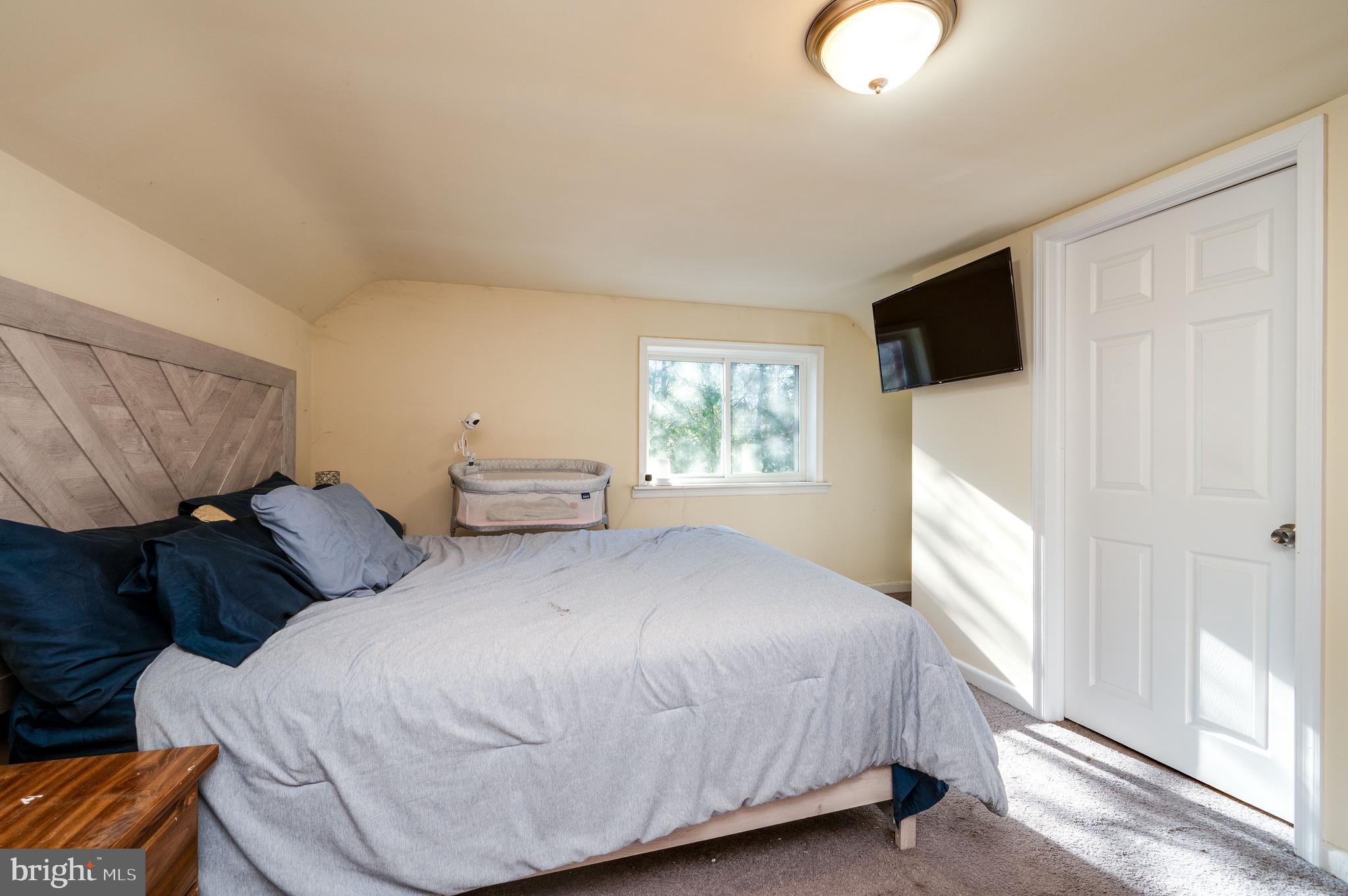 175 Forgedale Road Fleetwood, PA 19522 - Photo 21 of 42 a bedroom with a bed and a window