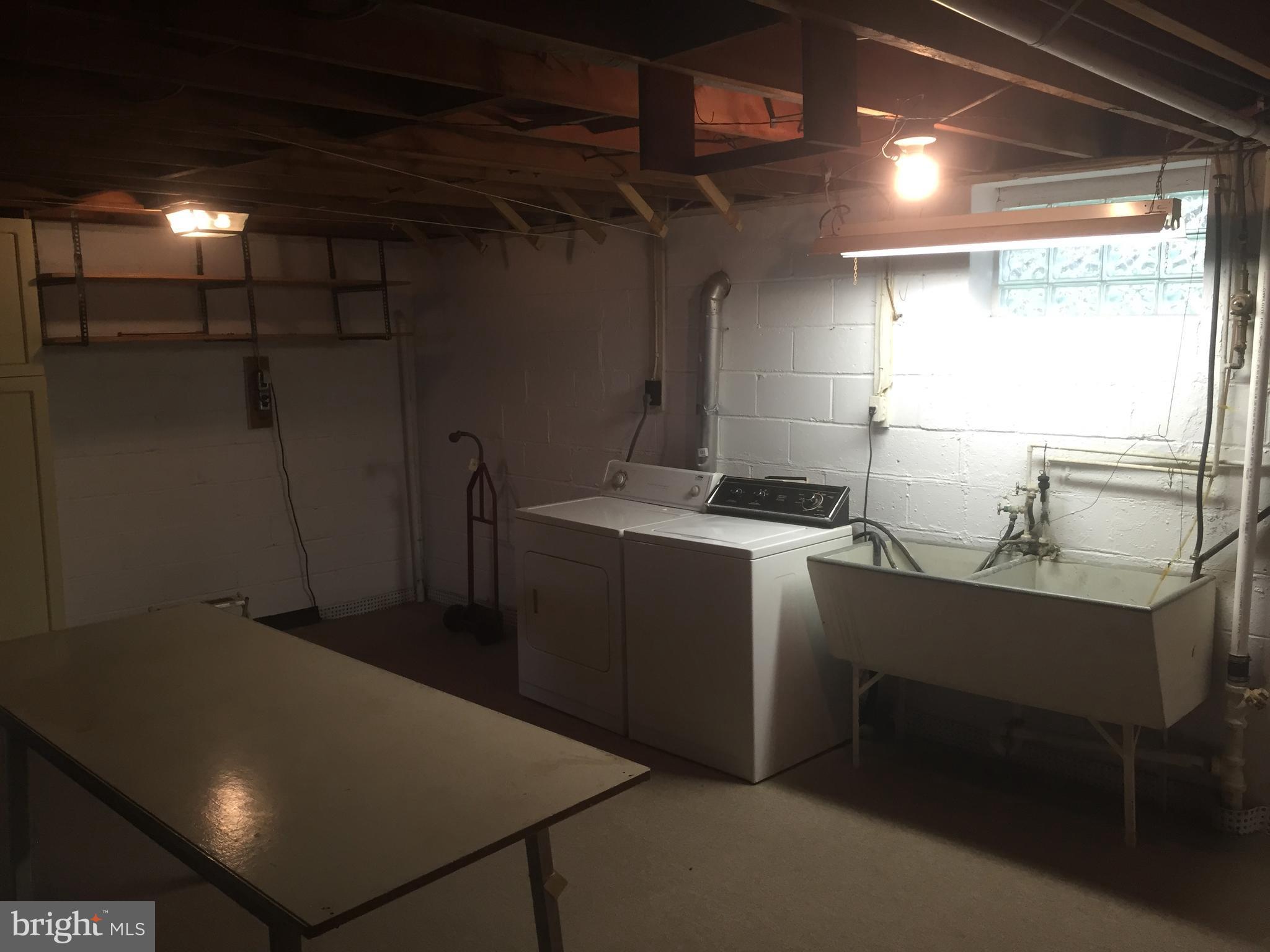 307 Garden Road Baltimore, MD 21286 - Photo 14 of 15 sanitary tub