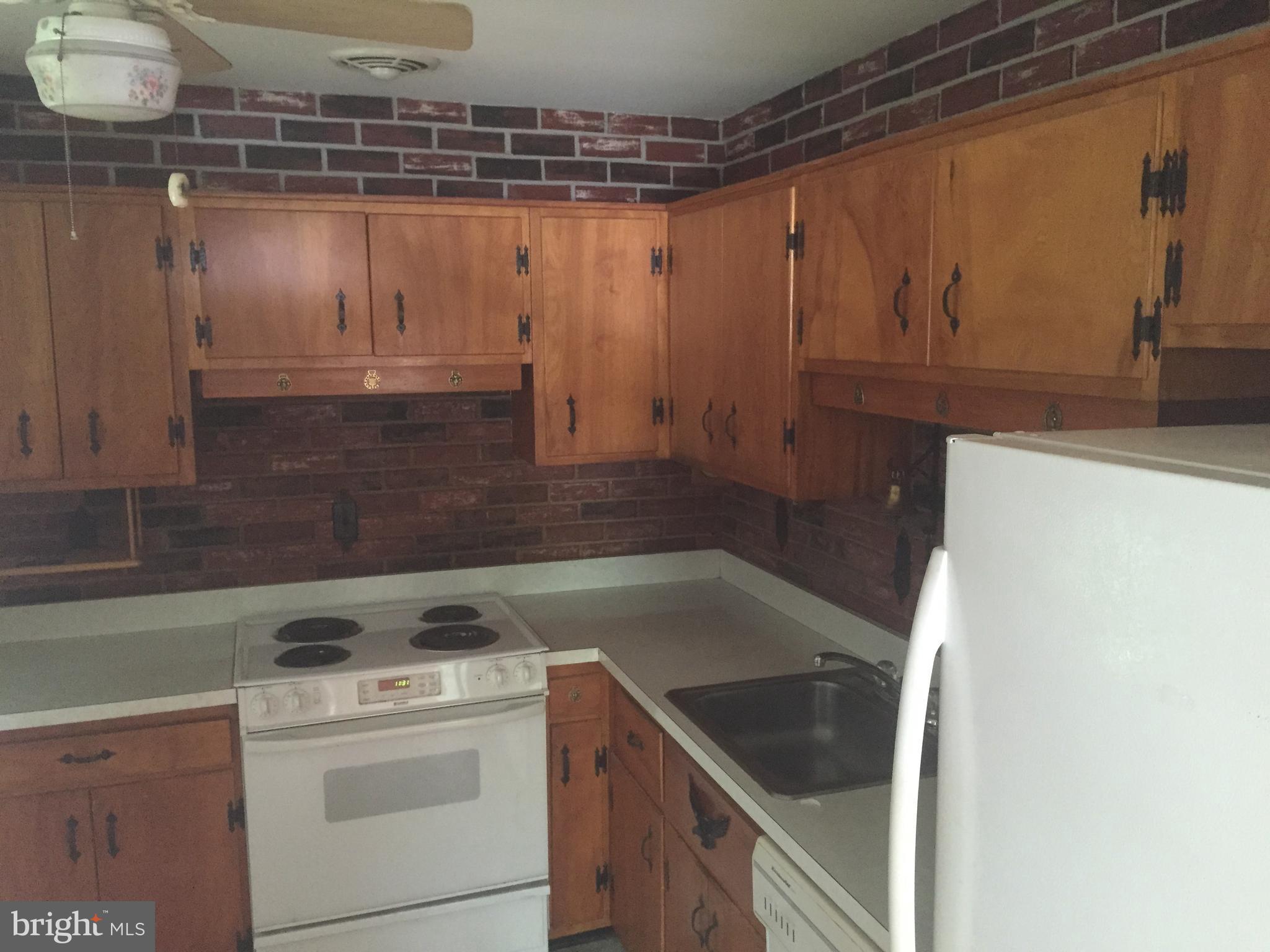 307 Garden Road Baltimore, MD 21286 - Photo 3 of 15 All appliances stay