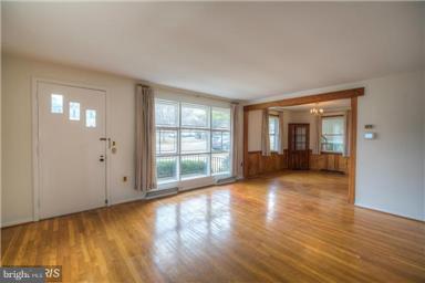 307 Garden Road Baltimore, MD 21286 - Photo 5 of 15 Living Room