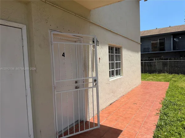 $1,800 | 837 Southeast 8th Court, Unit 4, Hialeah, FL 33010
