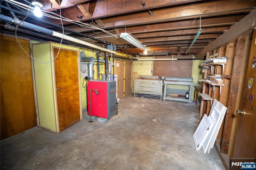 31 Spring Valley Avenue, Unit WHOLE HOUSE Paramus, NJ 07652 - Photo 24 of 31