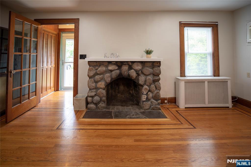 31 Spring Valley Avenue, Unit WHOLE HOUSE Paramus, NJ 07652 - Photo 4 of 31