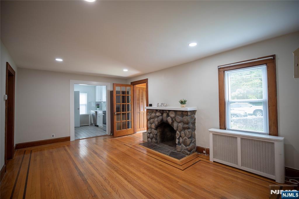 31 Spring Valley Avenue, Unit WHOLE HOUSE Paramus, NJ 07652 - Photo 5 of 31
