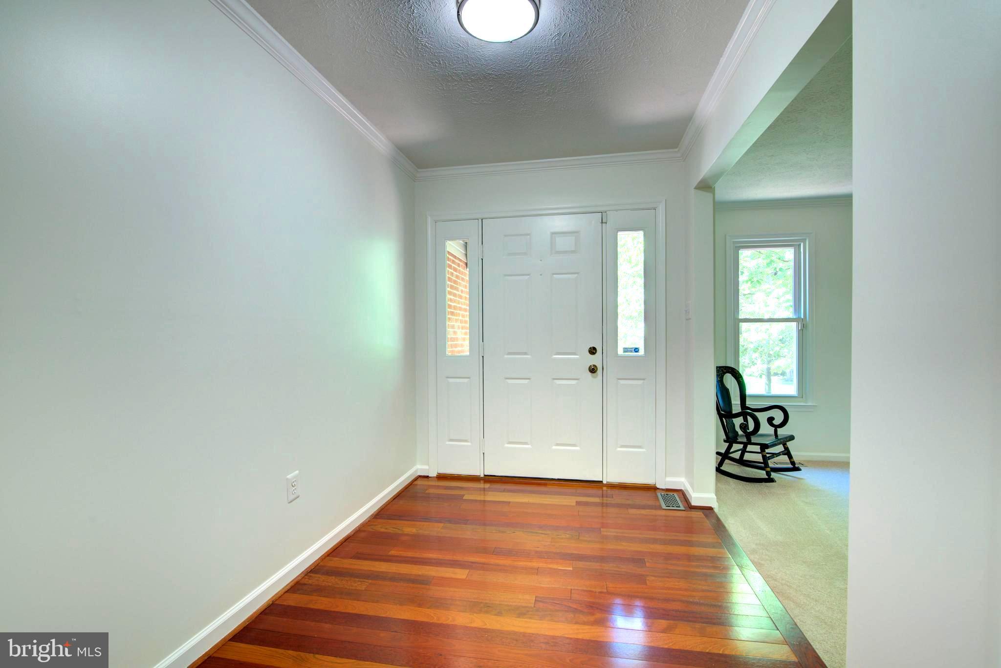 44 Carrollton Road Sterling, VA 20165 - Photo 18 of 72 Inviting foyer