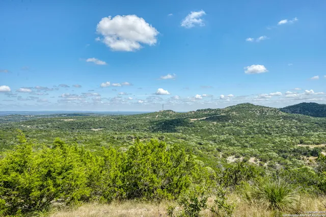$2,750,000 | 305 Spanish Pass Road, Boerne, TX 78006