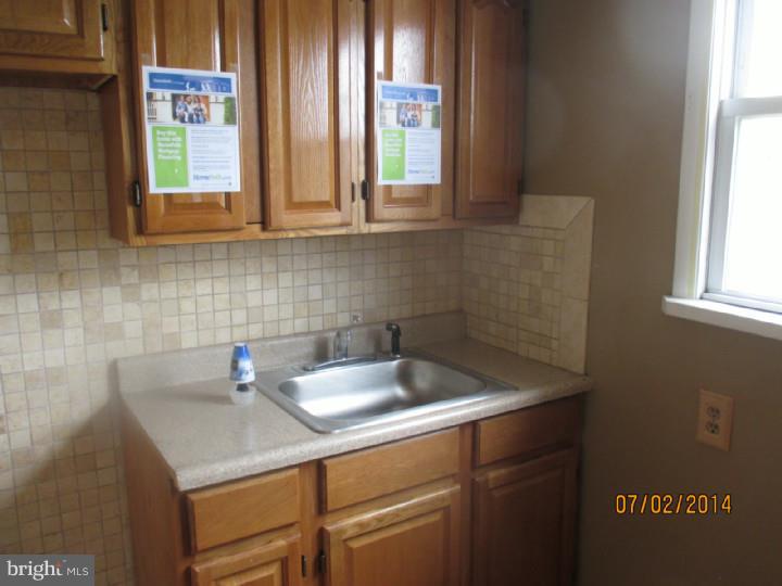 7289 Guilford Road Upper Darby, PA 19082 - Photo 6 of 11