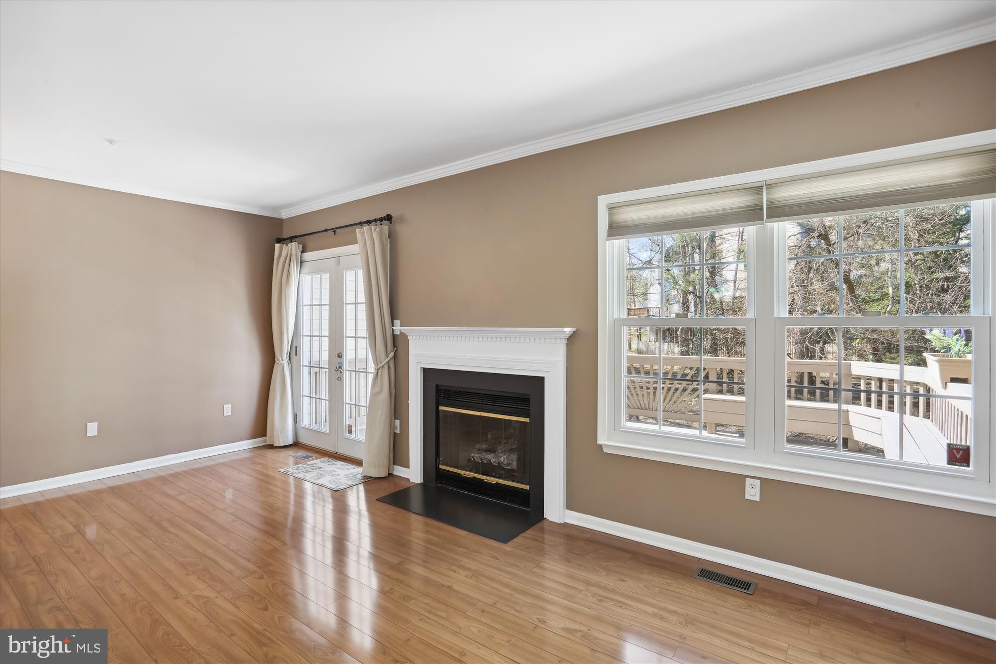 18535 Clovercrest Circle Olney, MD 20832 - Photo 16 of 91 Living Room