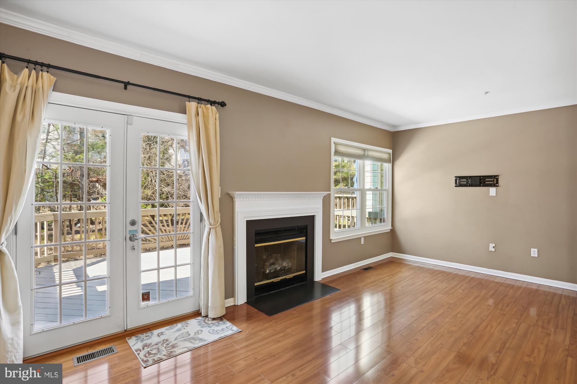 18535 Clovercrest Circle Olney, MD 20832 - Photo 17 of 91 Living Room