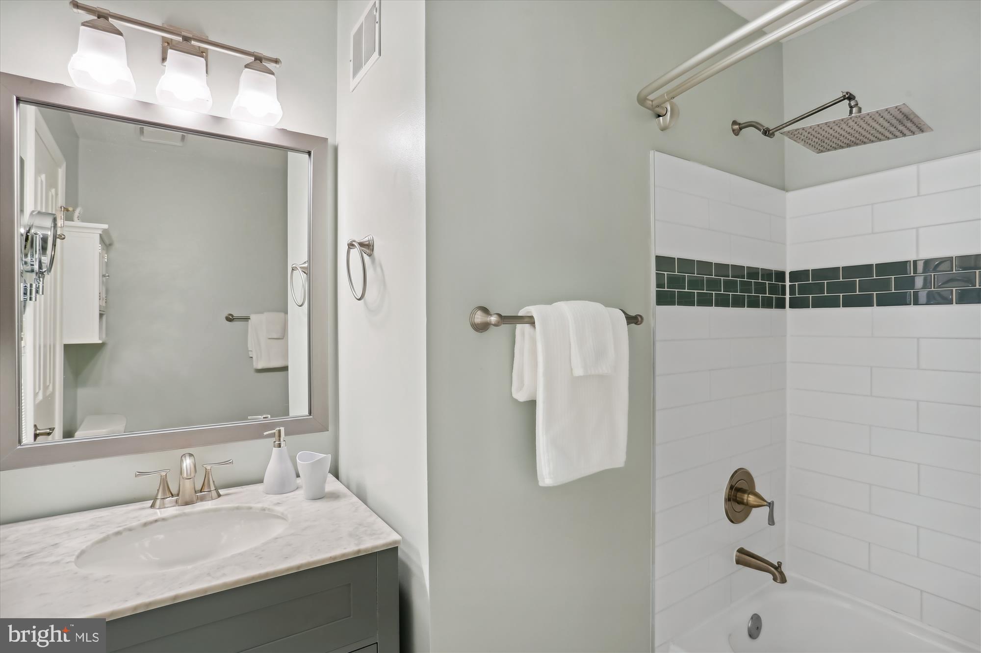 18535 Clovercrest Circle Olney, MD 20832 - Photo 33 of 91 Primary Bath