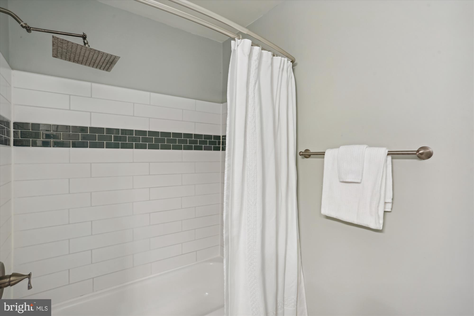 18535 Clovercrest Circle Olney, MD 20832 - Photo 35 of 91 Primary Bath