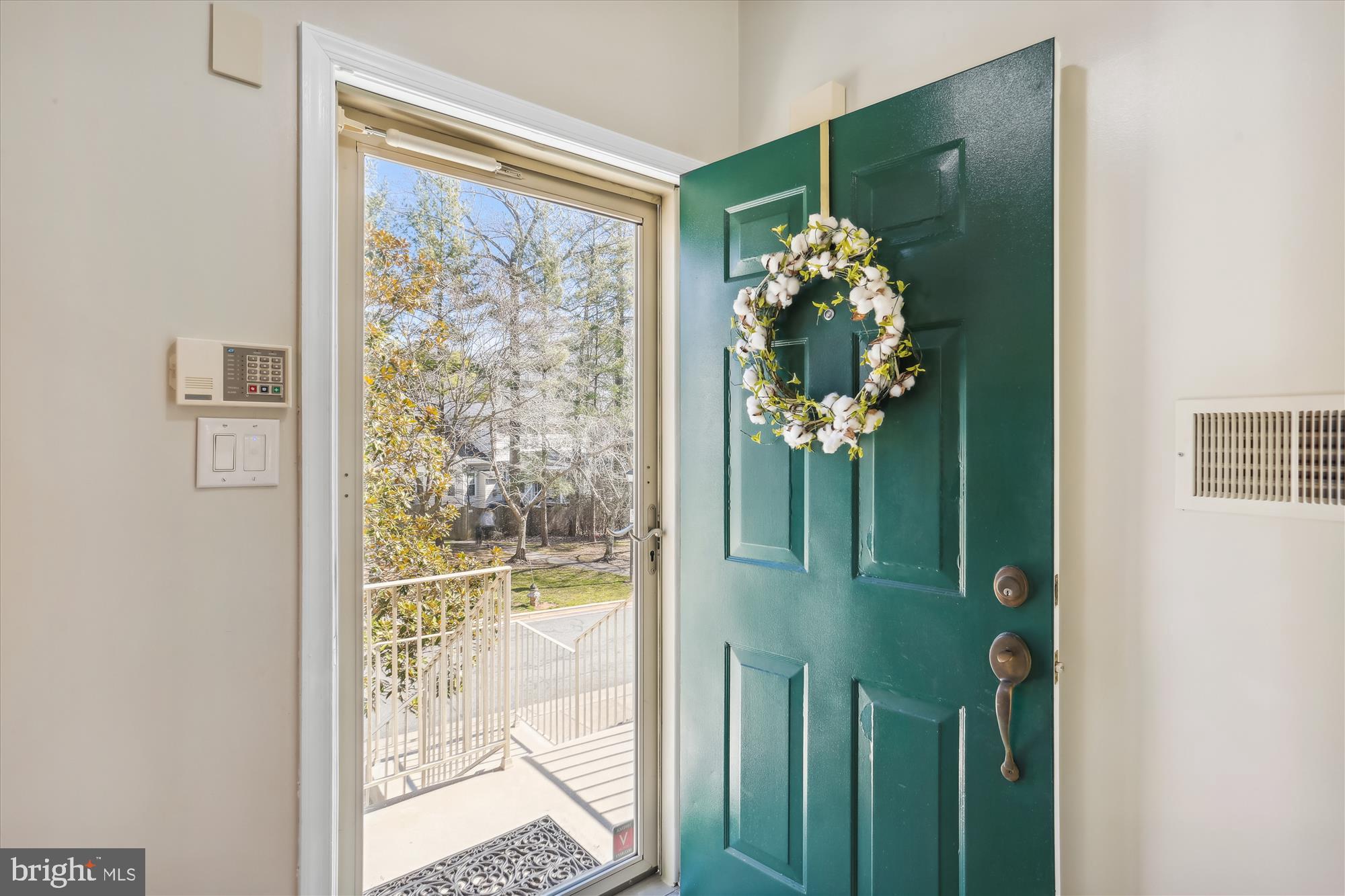 18535 Clovercrest Circle Olney, MD 20832 - Photo 5 of 91 Entry