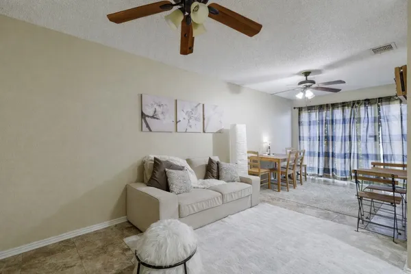 $1,800 | 2409 Leon Street, Unit 102, Austin, TX 78705