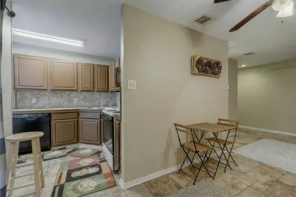 $1,800 | 2409 Leon Street, Unit 102, Austin, TX 78705