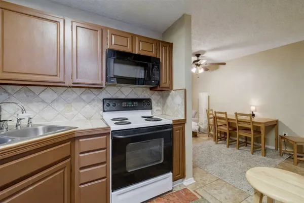 $1,800 | 2409 Leon Street, Unit 102, Austin, TX 78705