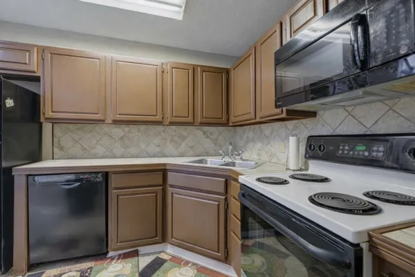 $1,800 | 2409 Leon Street, Unit 102, Austin, TX 78705