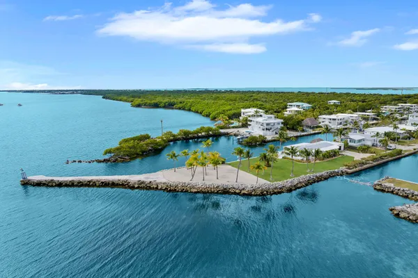 $3,700,000 | 76 Ocean Drive, Key Largo, FL 33037