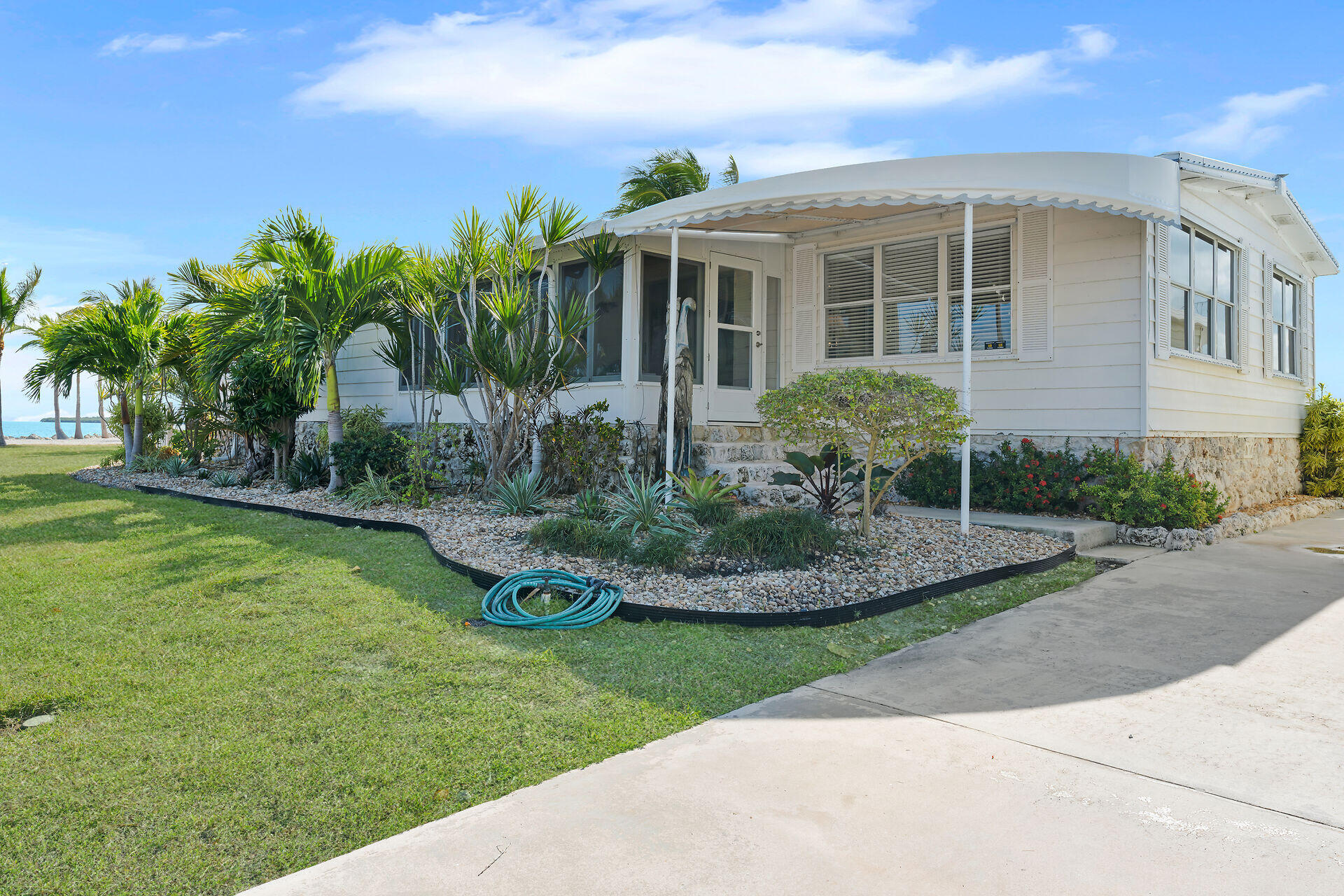 76 Ocean Drive Key Largo, FL 33037 - Photo 7 of 59 Front of home