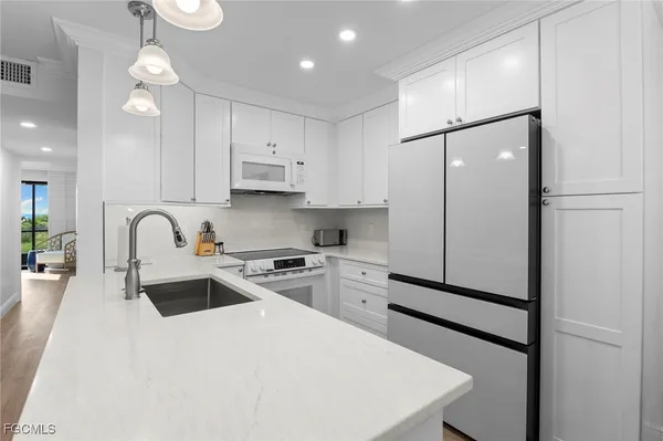 $799,000 | 845 East Gulf Drive, Unit 121, Sanibel, FL 33957