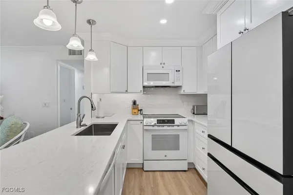 $799,000 | 845 East Gulf Drive, Unit 121, Sanibel, FL 33957