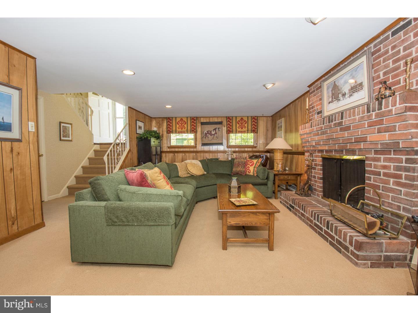 210 James Road Broomall, PA 19008 - Photo 17 of 25 Family Room