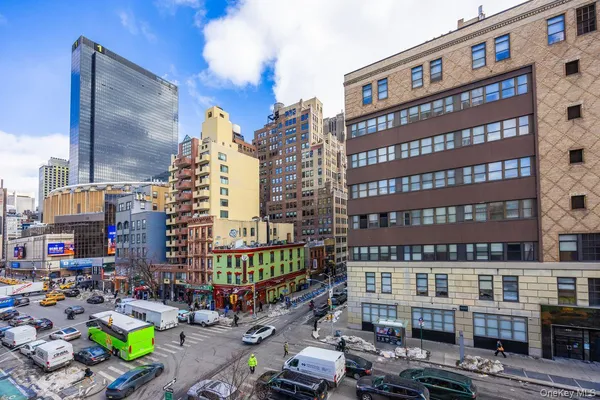 $1,098,000 | 300 West 30th Street, Unit 4F | Chelsea