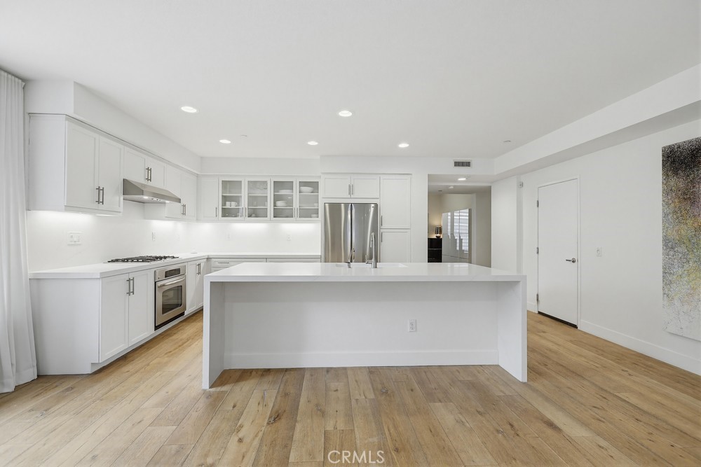 587 Rockefeller Irvine, CA 92612 - Photo 12 of 61