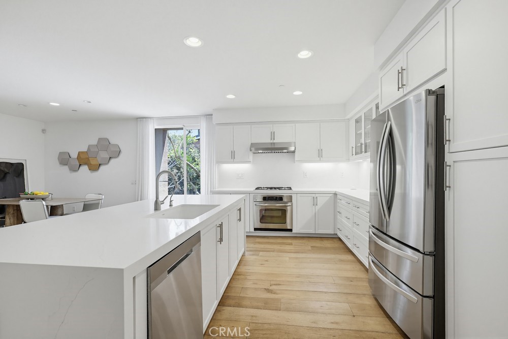 587 Rockefeller Irvine, CA 92612 - Photo 17 of 61
