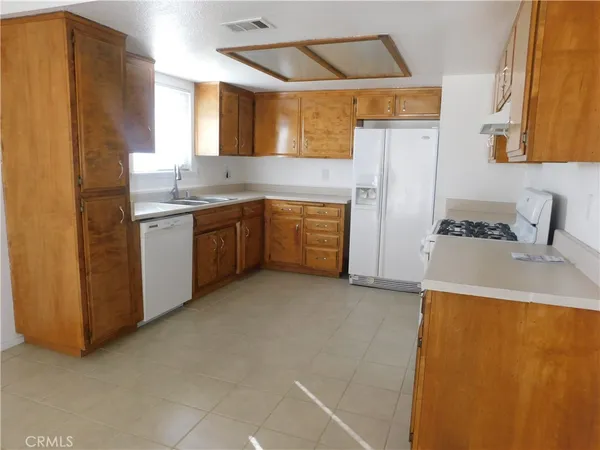 $1,800 | 9236 Bay, California City, CA 93505