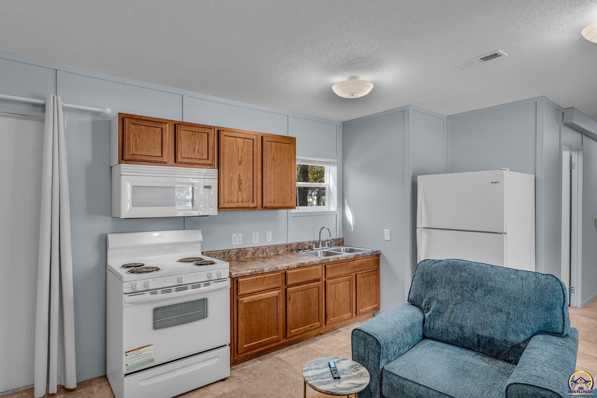 149 Southeast Willow Way Street Topeka, KS 66609 - Photo 12 of 25