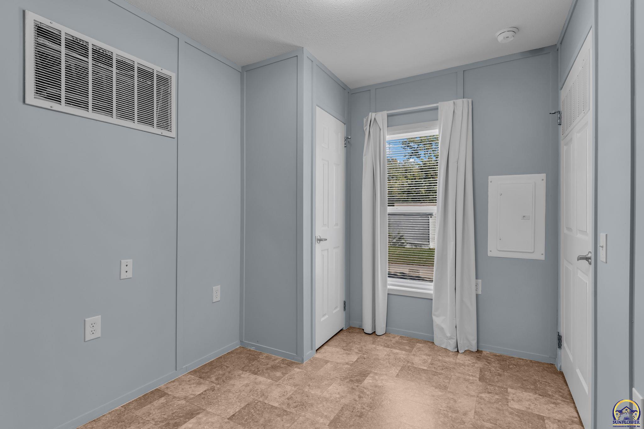 149 Southeast Willow Way Street Topeka, KS 66609 - Photo 22 of 25