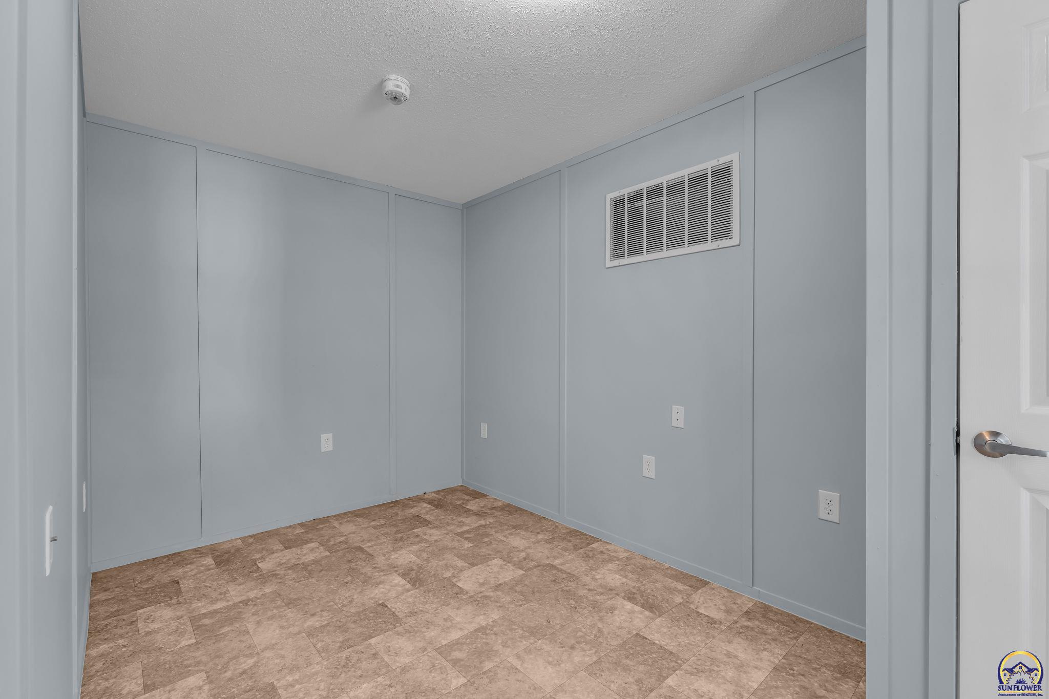 149 Southeast Willow Way Street Topeka, KS 66609 - Photo 23 of 25